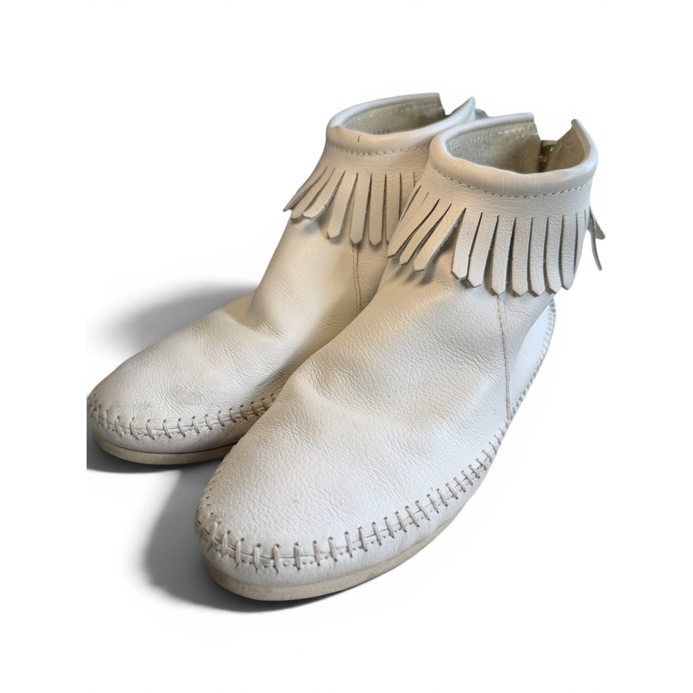 Minnetonka Moccasin Boots Women 8 White Good Fringe Ankle Back Zip Made in USA